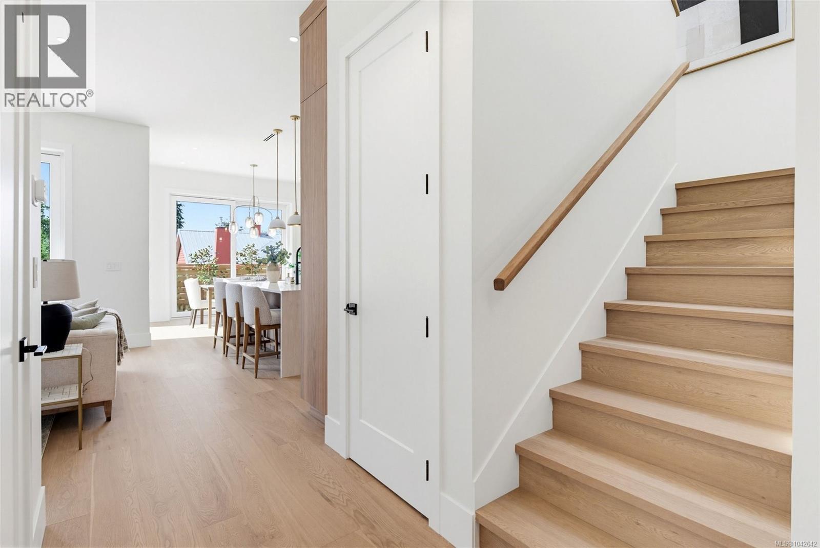 #1 3022 Cadboro Bay Rd - 20