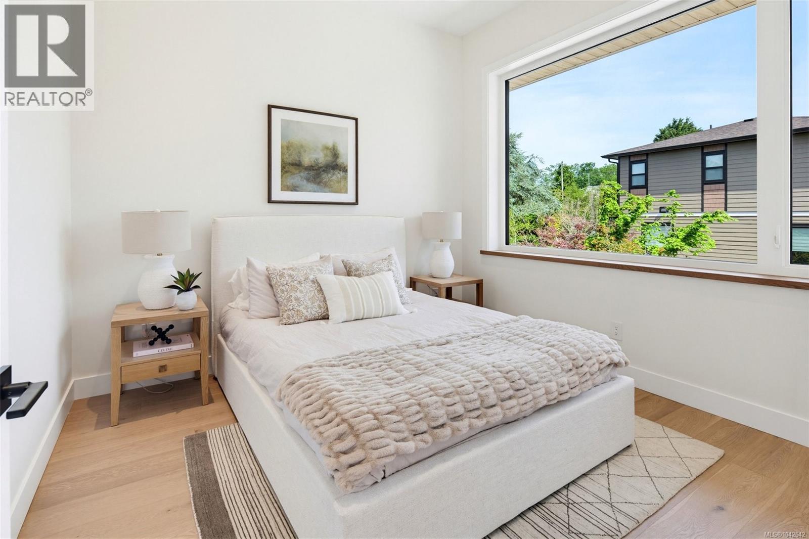 #1 3022 Cadboro Bay Rd - 29