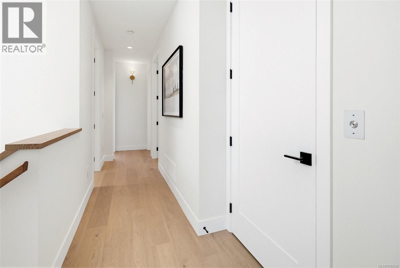 #1 3022 Cadboro Bay Rd - 36