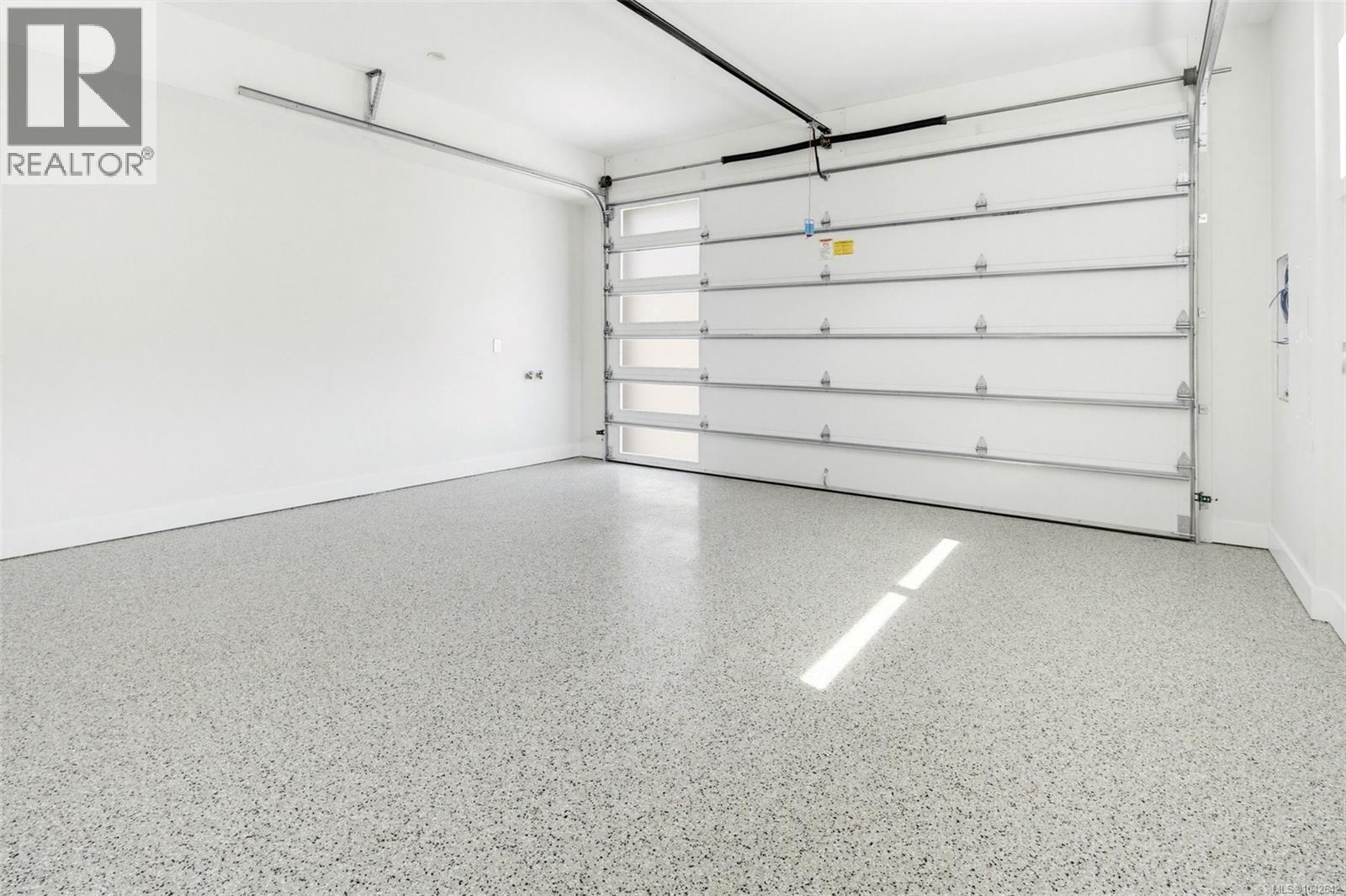 #1 3022 Cadboro Bay Rd - 37