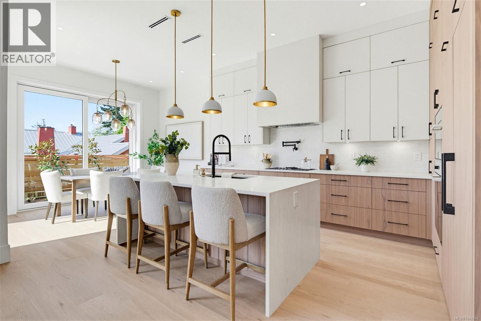 #1 3022 Cadboro Bay Rd - 5