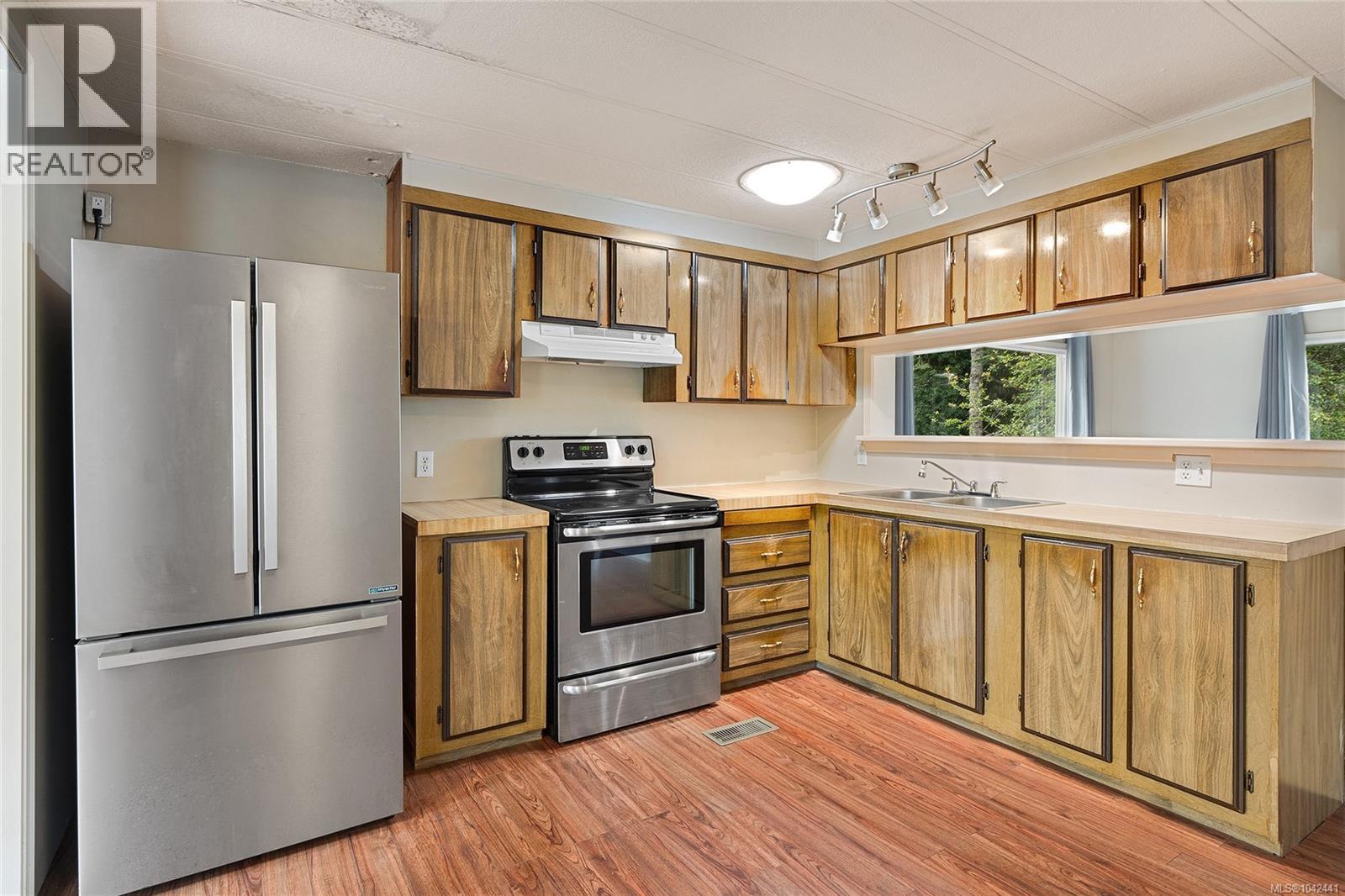 38 5838 Blythwood Rd, Sooke
