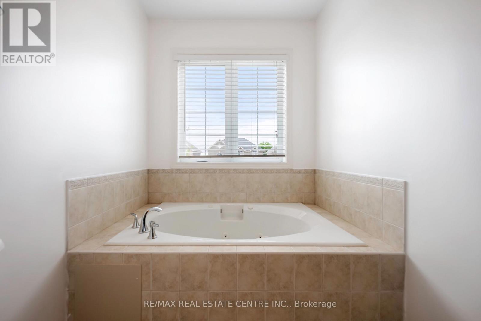 23 CLARKE AVENUE - 36