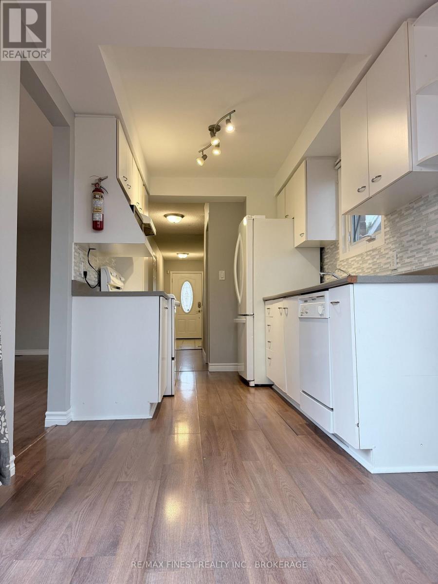936 KILLARNEY CRESCENT - 4