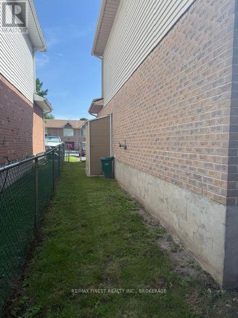 936 KILLARNEY CRESCENT - 23