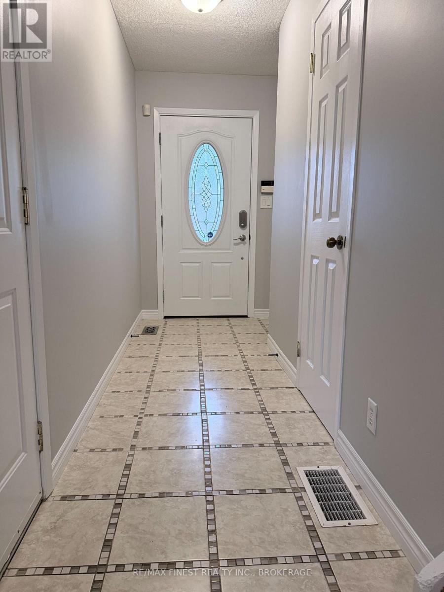 936 KILLARNEY CRESCENT - 3