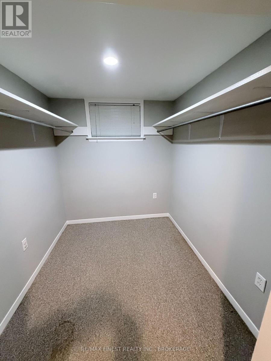 936 KILLARNEY CRESCENT - 21