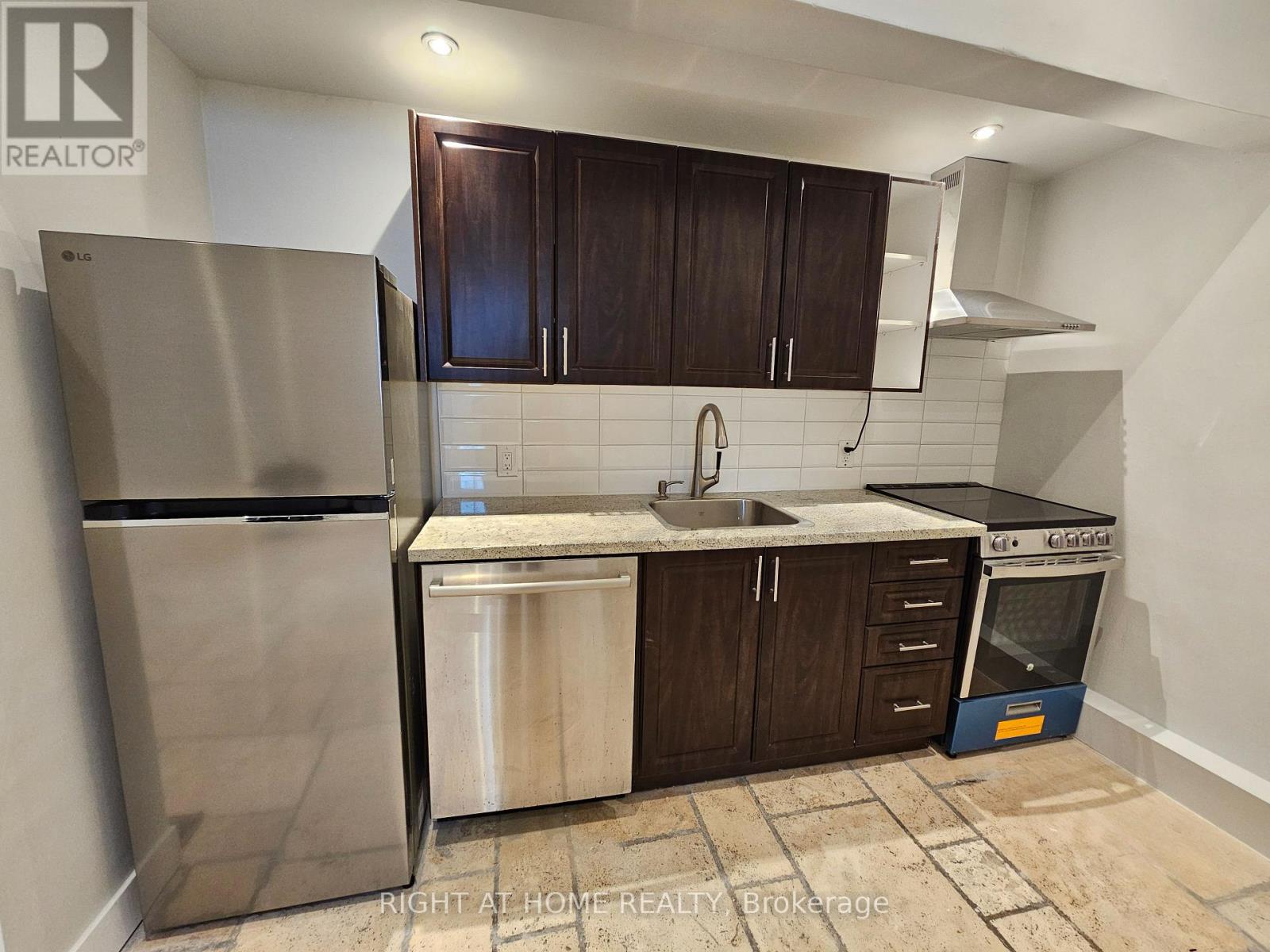 Photo of 550 Yonge Street