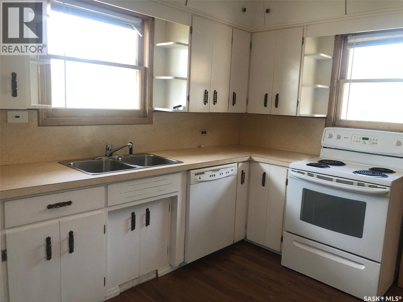 303 Fourth AVENUE E - 11
