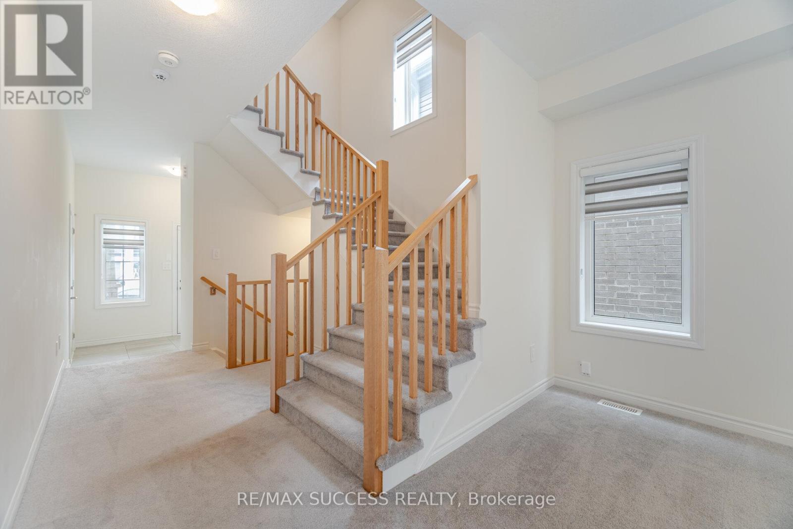 32 GEORGE BRIER DRIVE W - 19