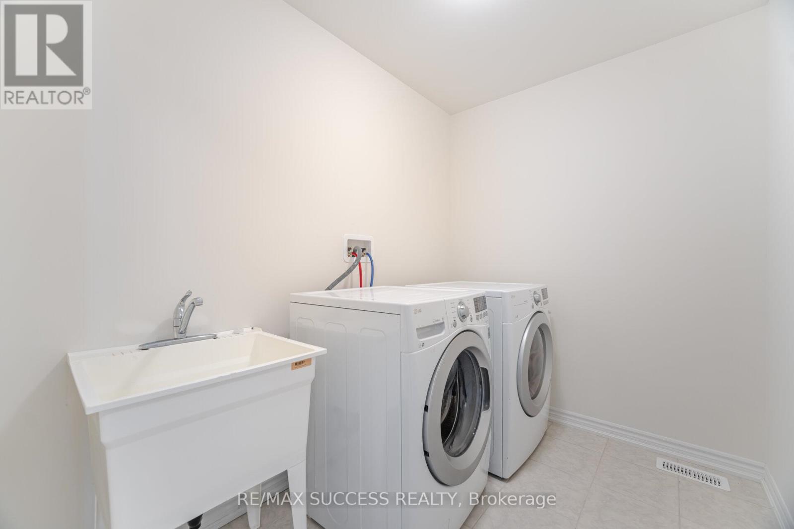 32 GEORGE BRIER DRIVE W - 33