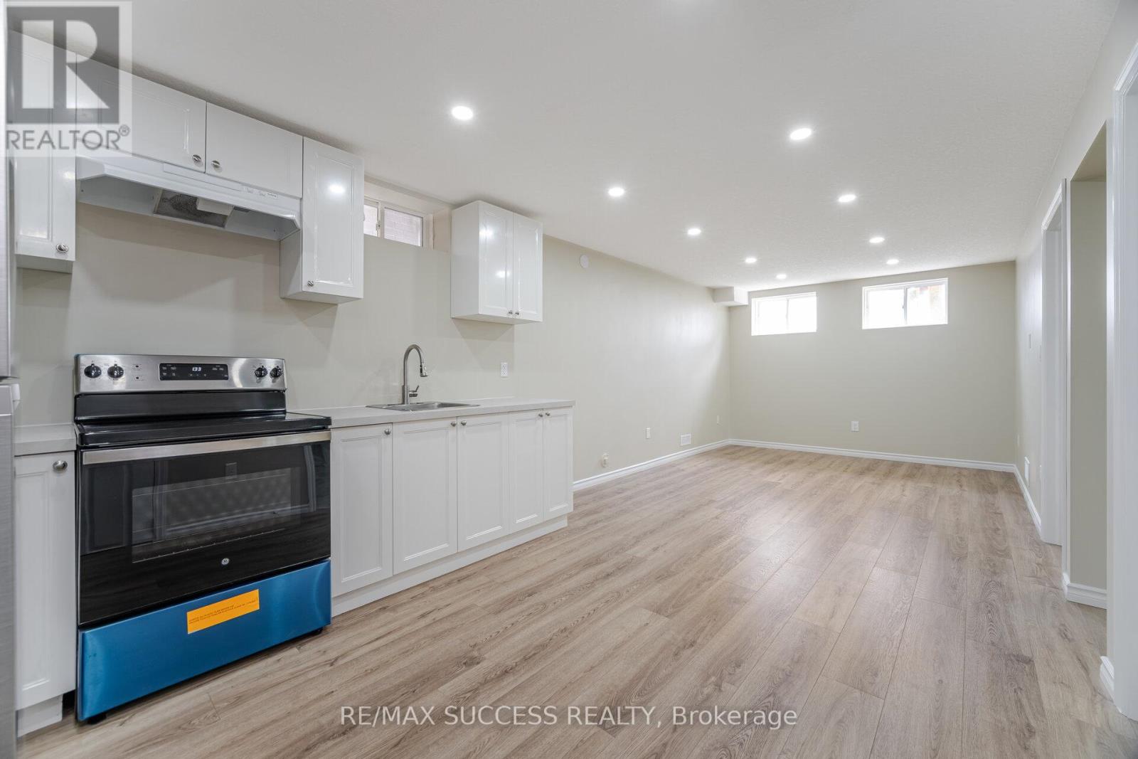 32 GEORGE BRIER DRIVE W - 36