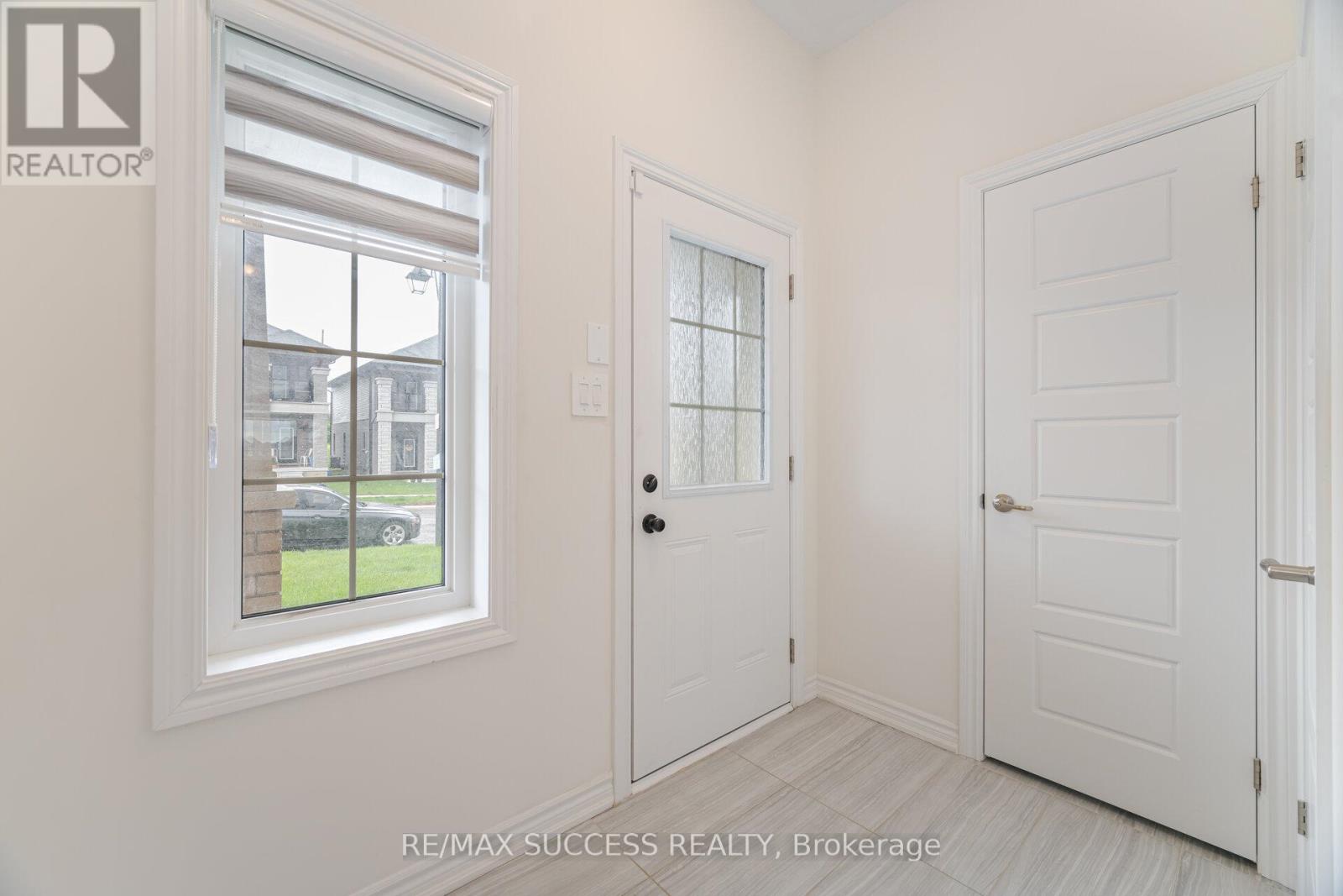 32 GEORGE BRIER DRIVE W - 4