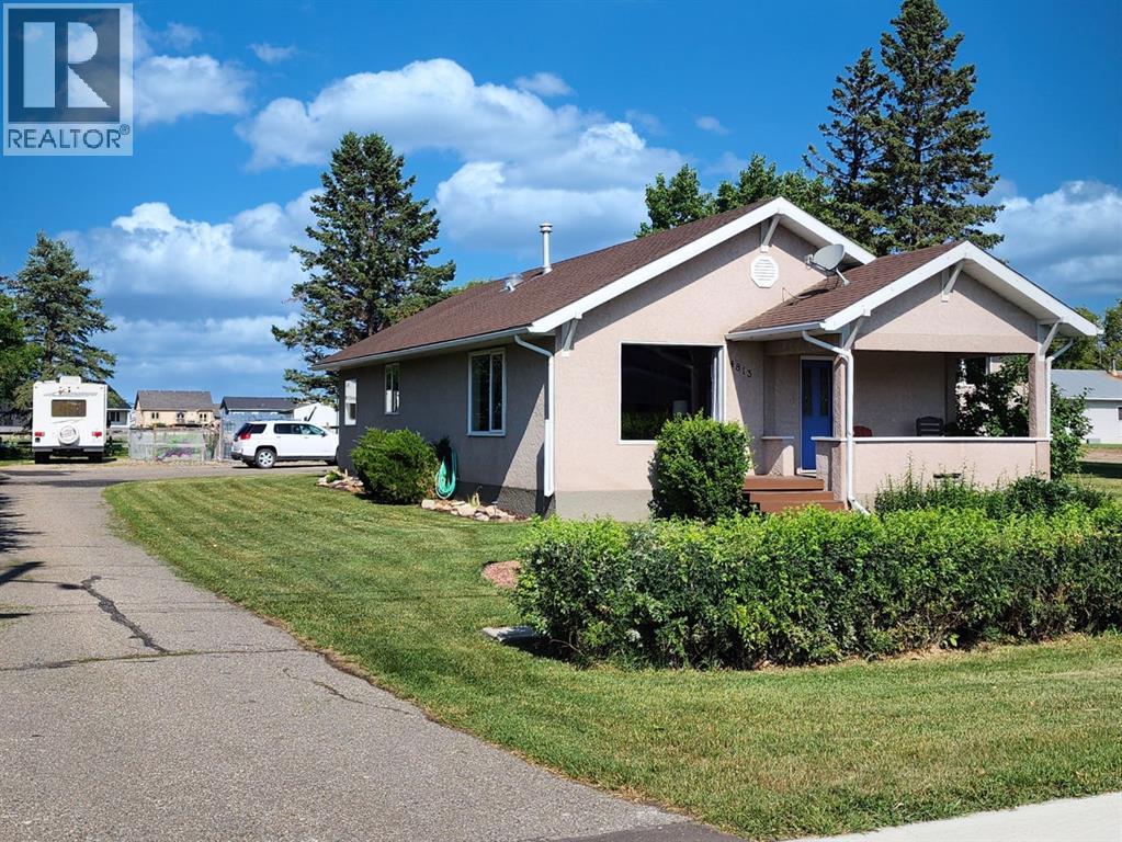 4813 4 Street W - 2