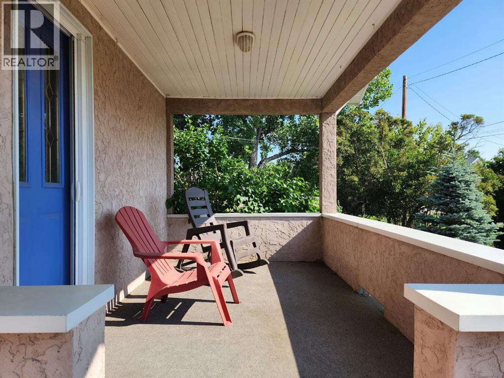 4813 4 Street W - 3