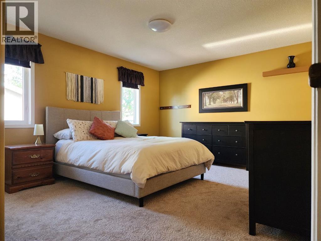 4813 4 Street W - 14