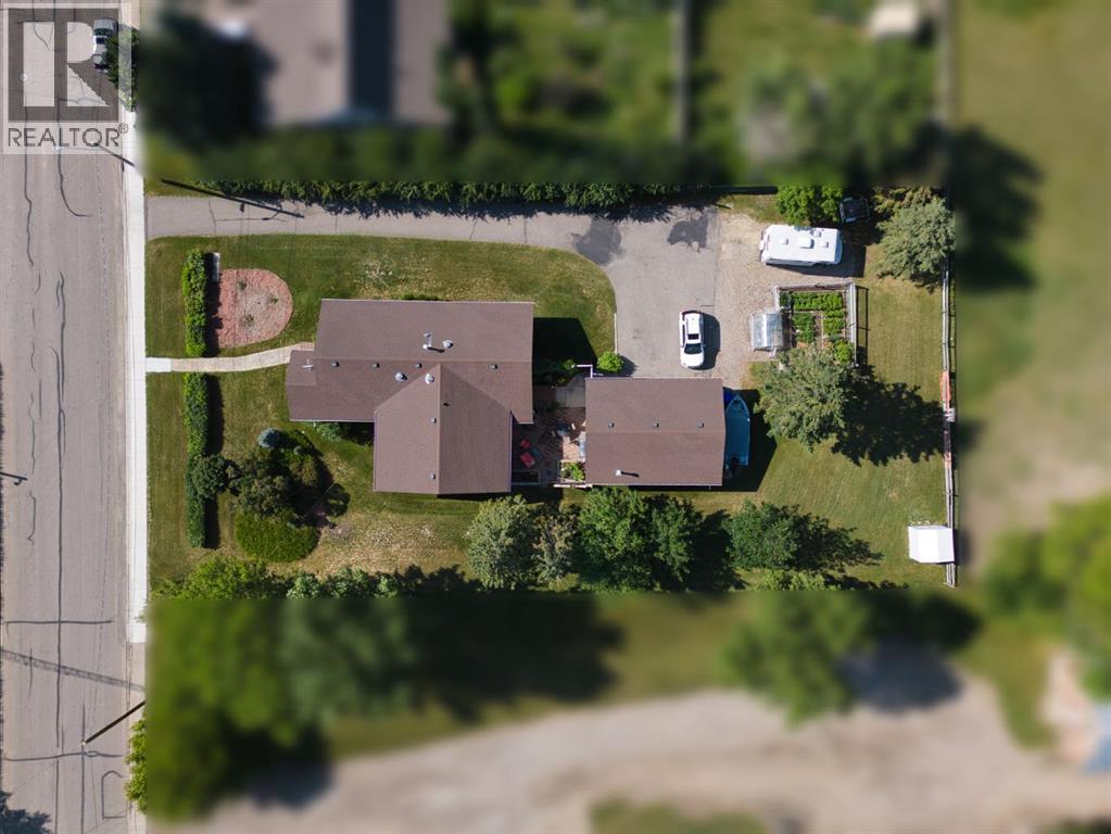 4813 4 Street W - 36