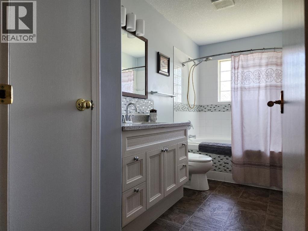4813 4 Street W - 13