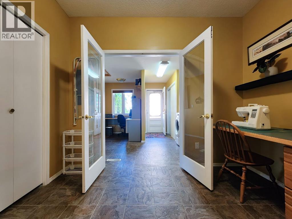 4813 4 Street W - 25