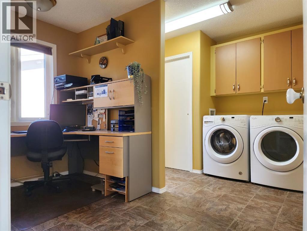 4813 4 Street W - 23
