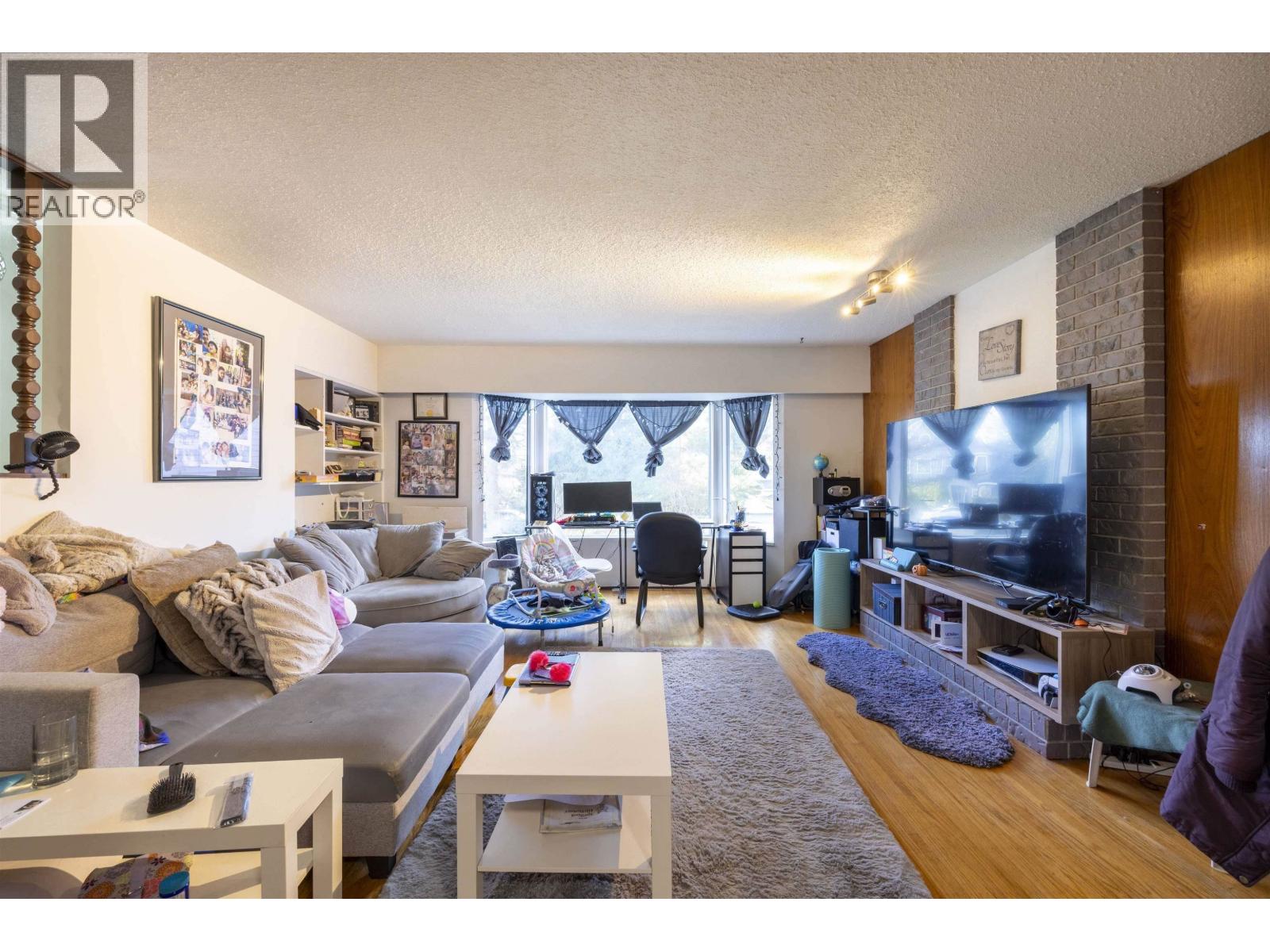 5555 WALLACE Road, Richmond