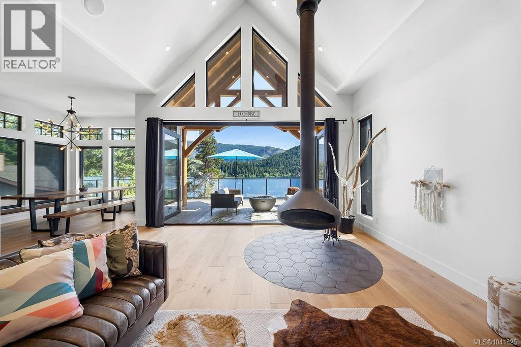 8898 Palmer Way, Lake Cowichan