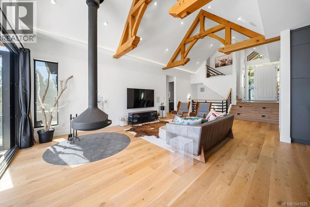 8898 Palmer Way, Lake Cowichan