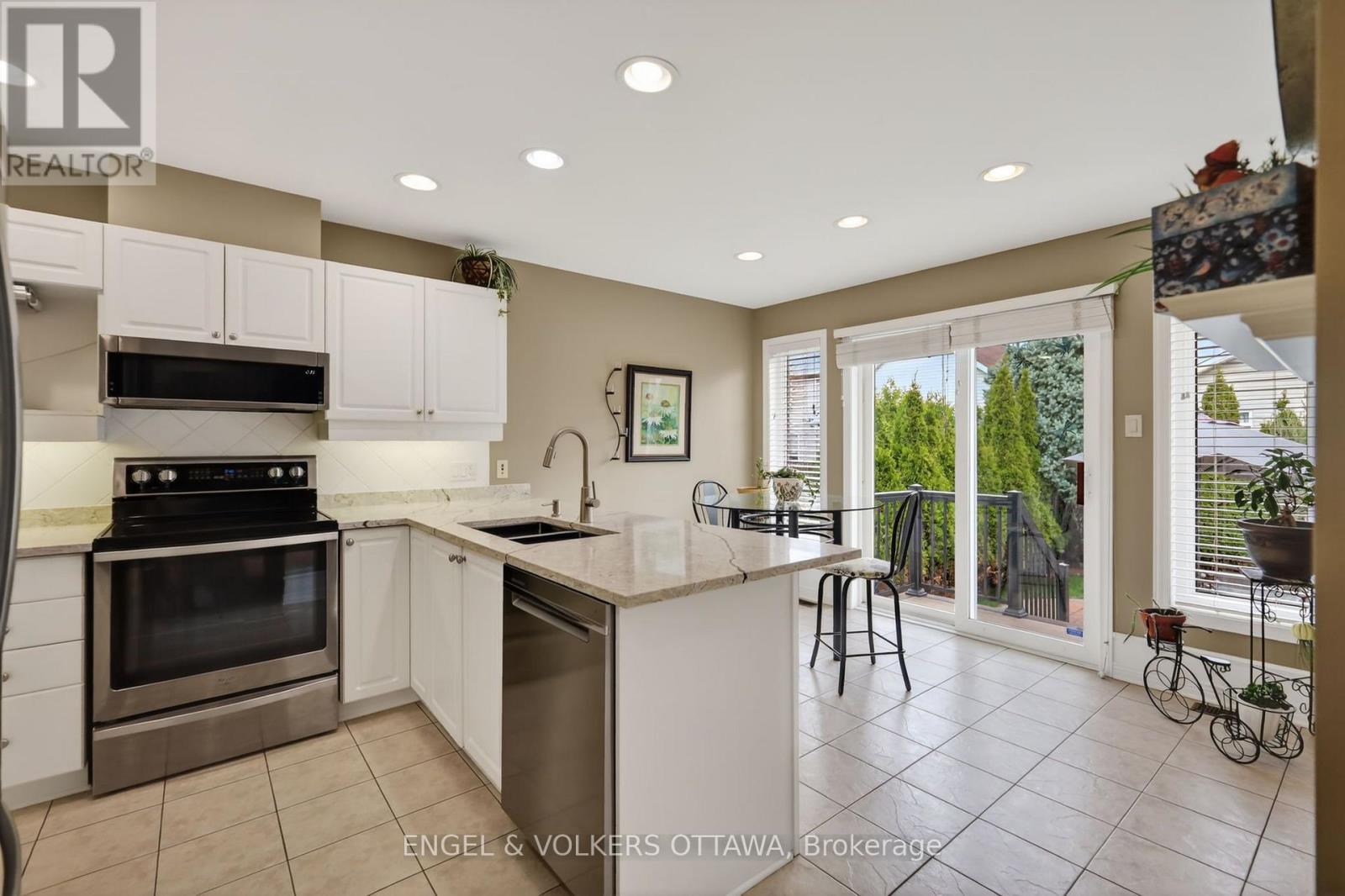 7 DRYSDALE STREET - 7
