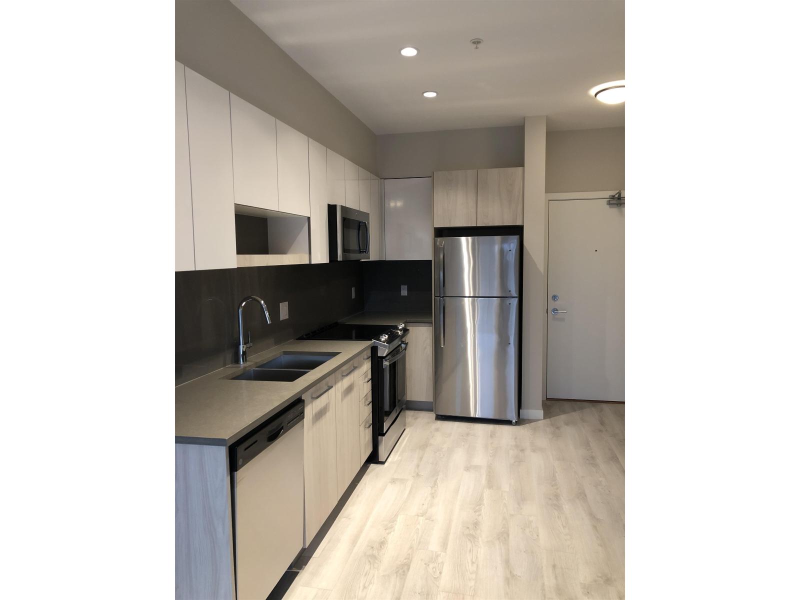 521 13768 108 AVENUE, Surrey — photo 2