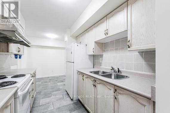 #204 52 SIDNEY BELSEY CRESCENT - 11