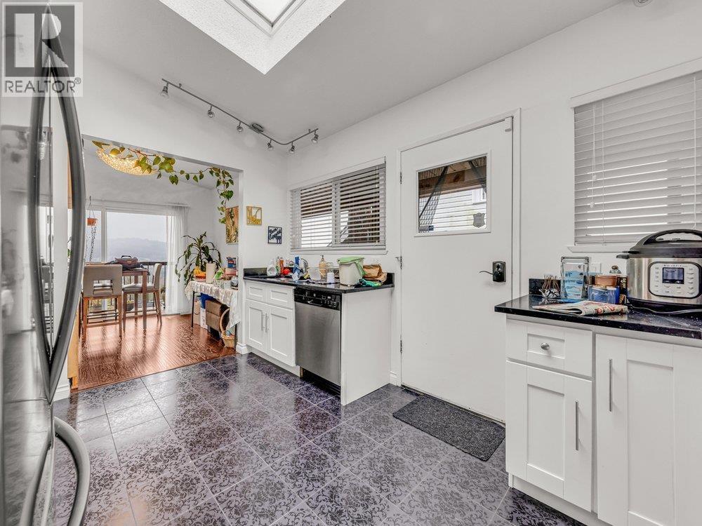 151 N HOLDOM AVENUE, Burnaby