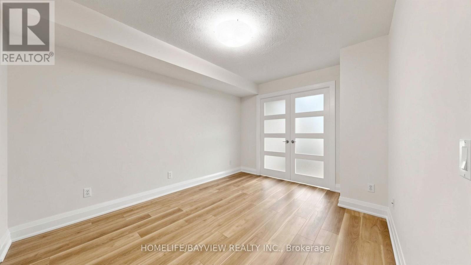 #1015 18 PARKVIEW AVENUE - 13