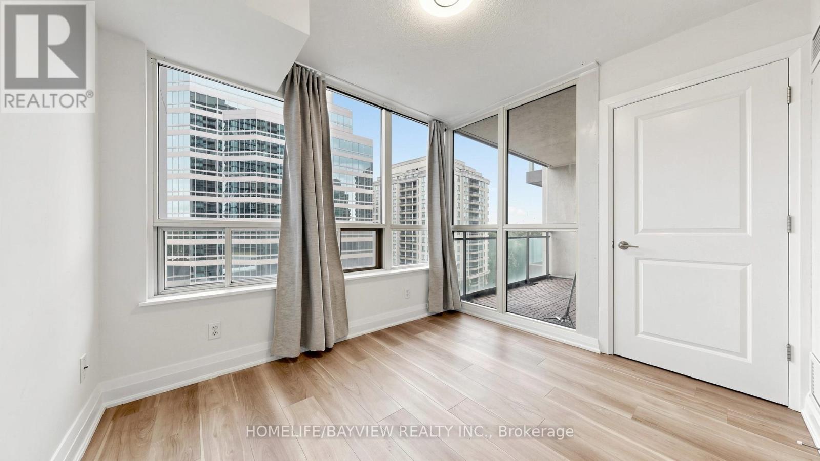 #1015 18 PARKVIEW AVENUE - 19