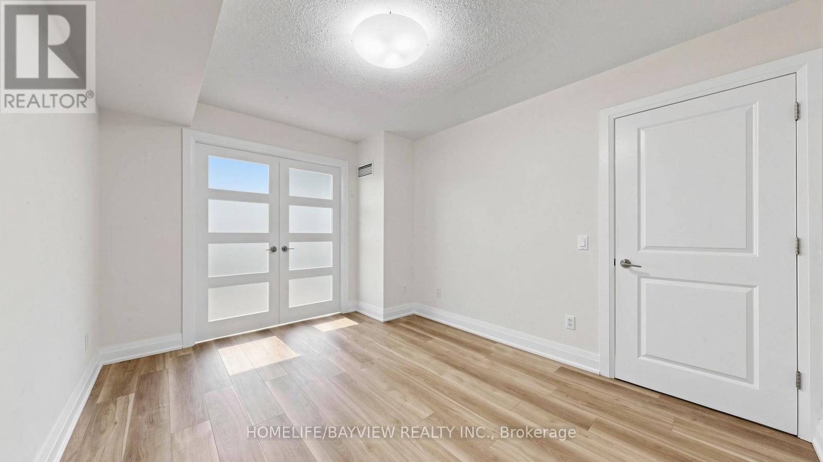 #1015 18 PARKVIEW AVENUE - 14