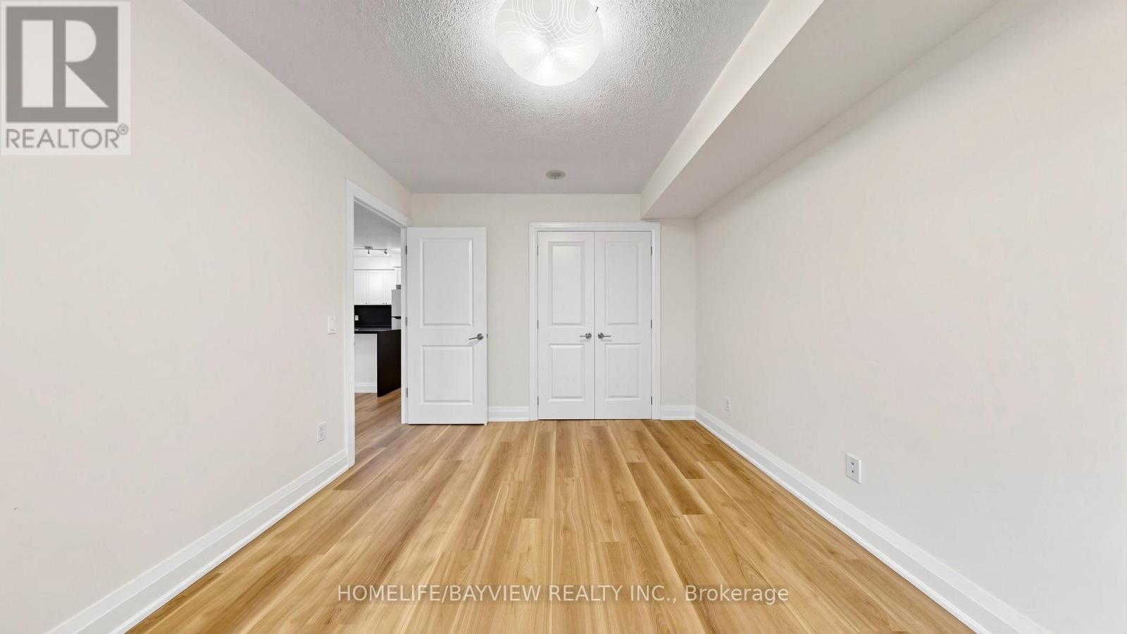 #1015 18 PARKVIEW AVENUE - 16