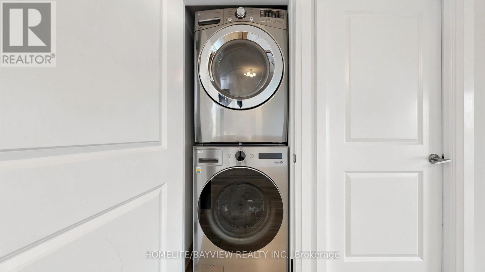 #1015 18 PARKVIEW AVENUE - 22