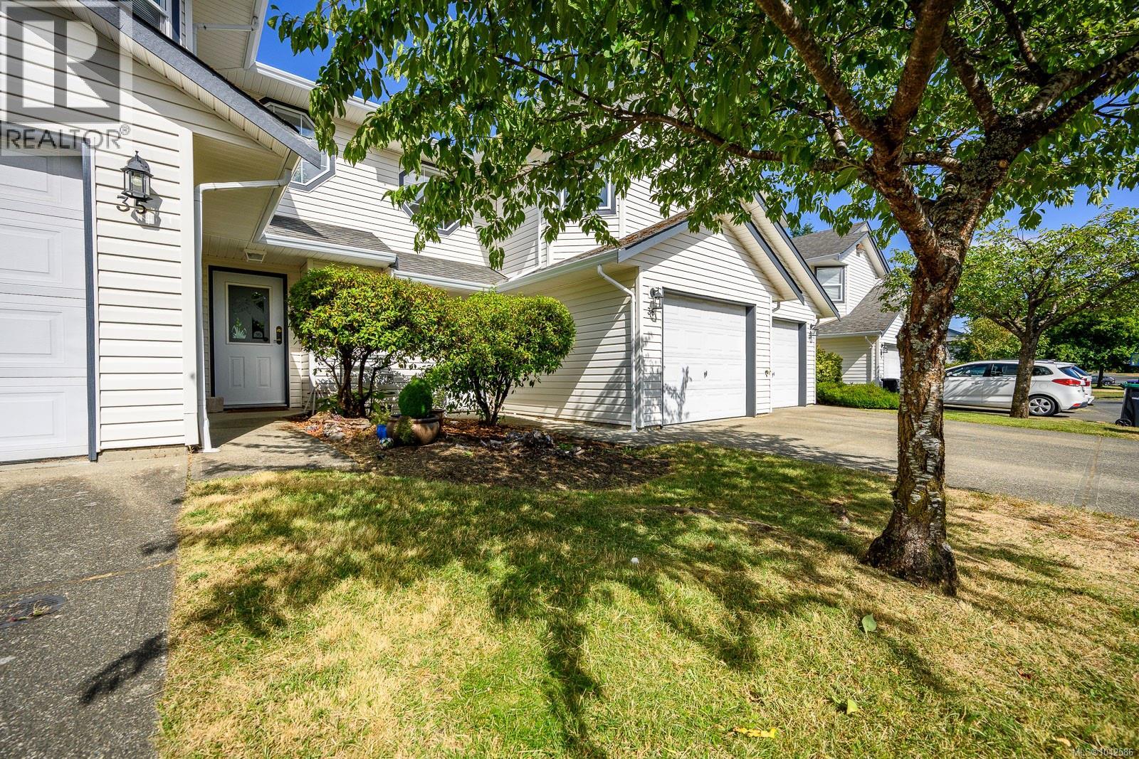 36 2160 Hawk Dr, Courtenay