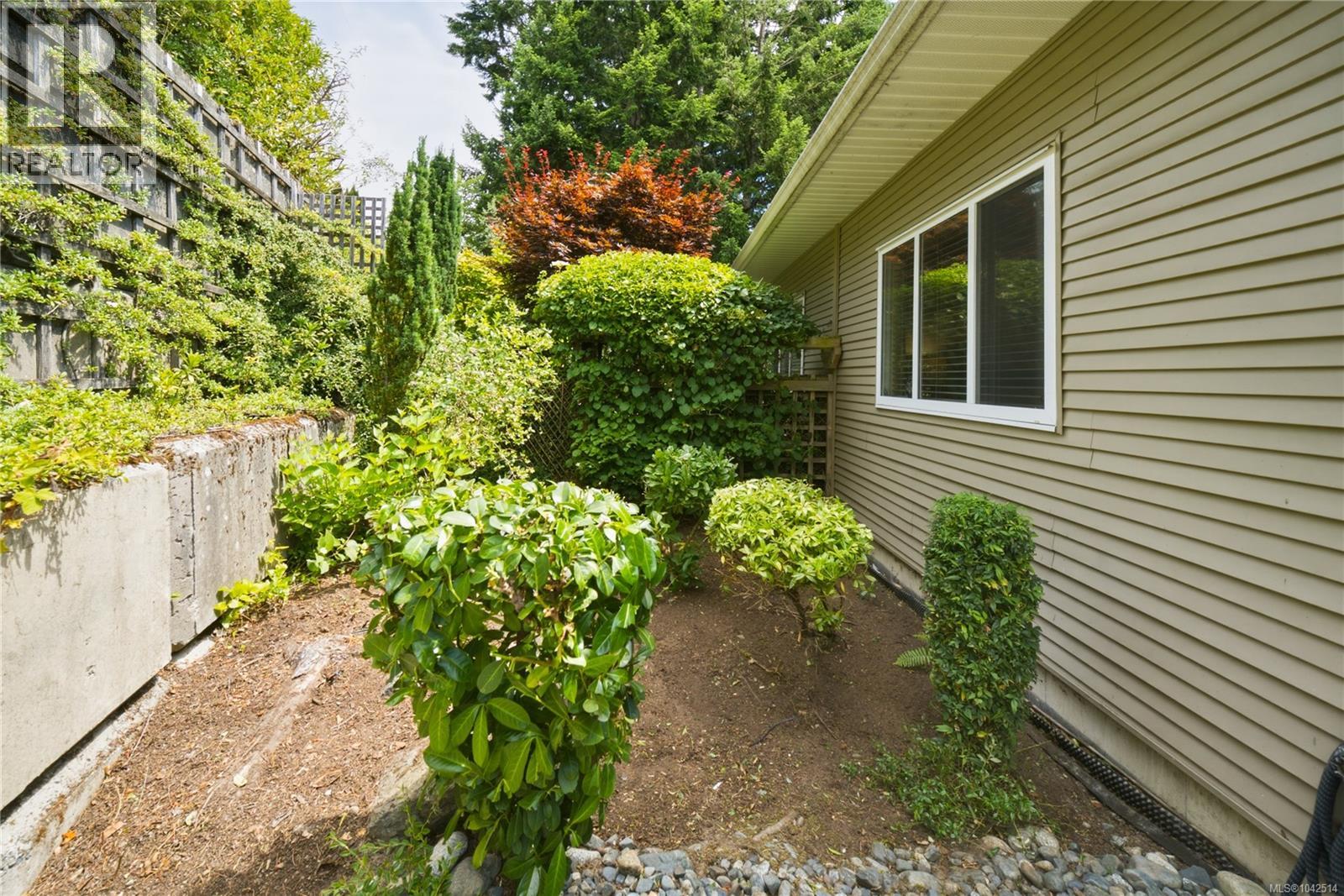 101 6281 Pleasant Ridge Pl, Nanaimo