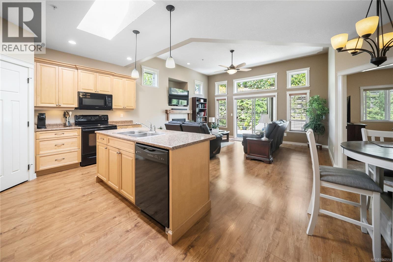 101 6281 Pleasant Ridge Pl, Nanaimo