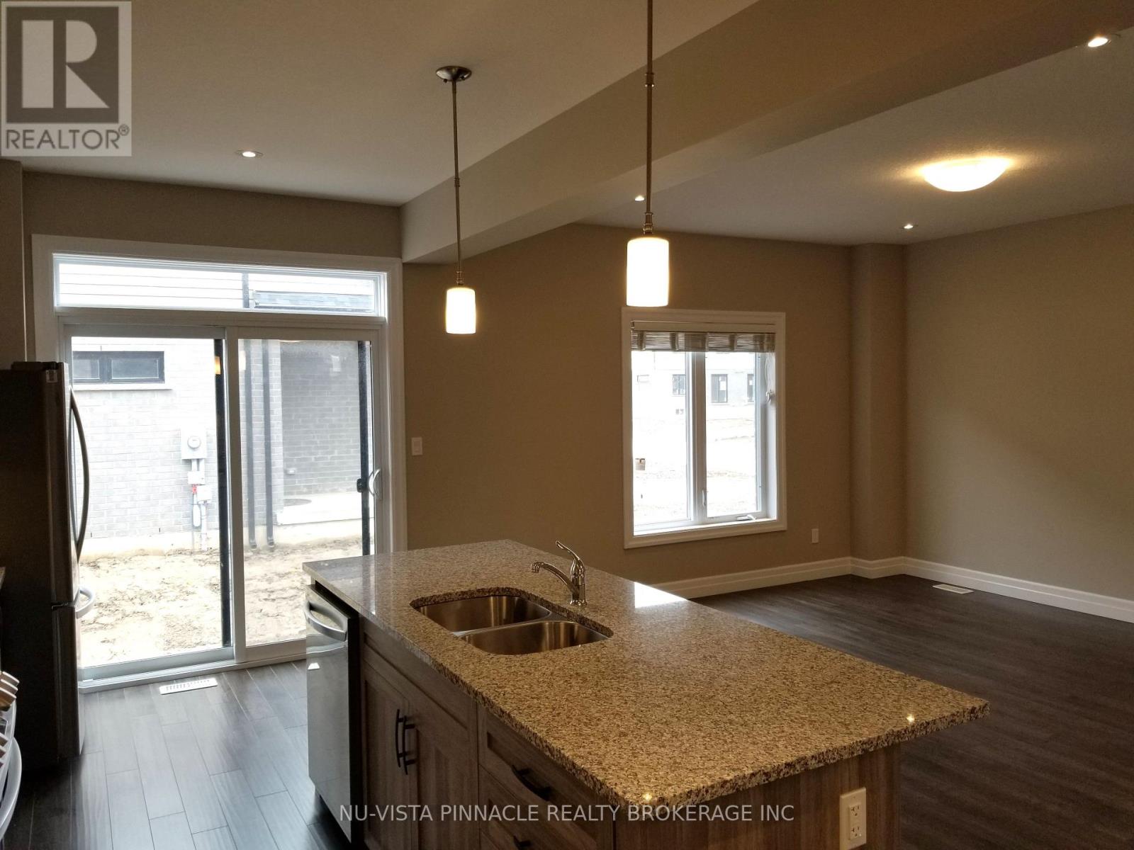 3074 TURNER CRESCENT - 10