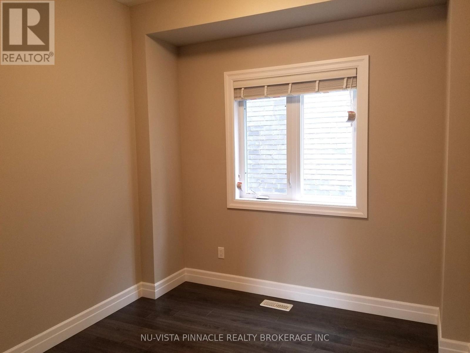 3074 TURNER CRESCENT - 11