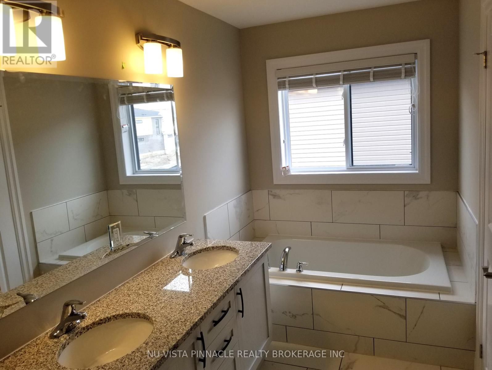 3074 TURNER CRESCENT - 22