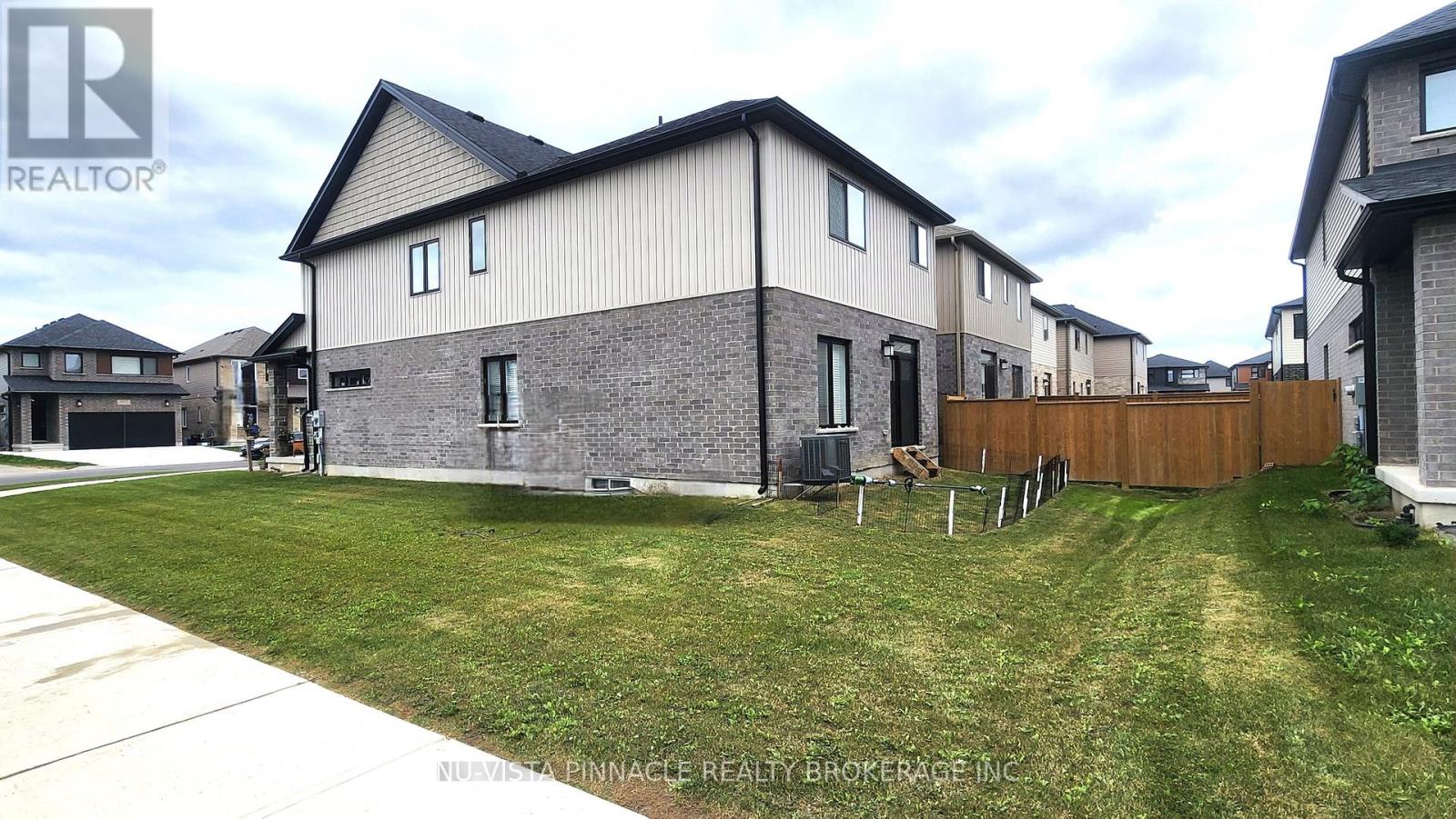 3074 TURNER CRESCENT - 26