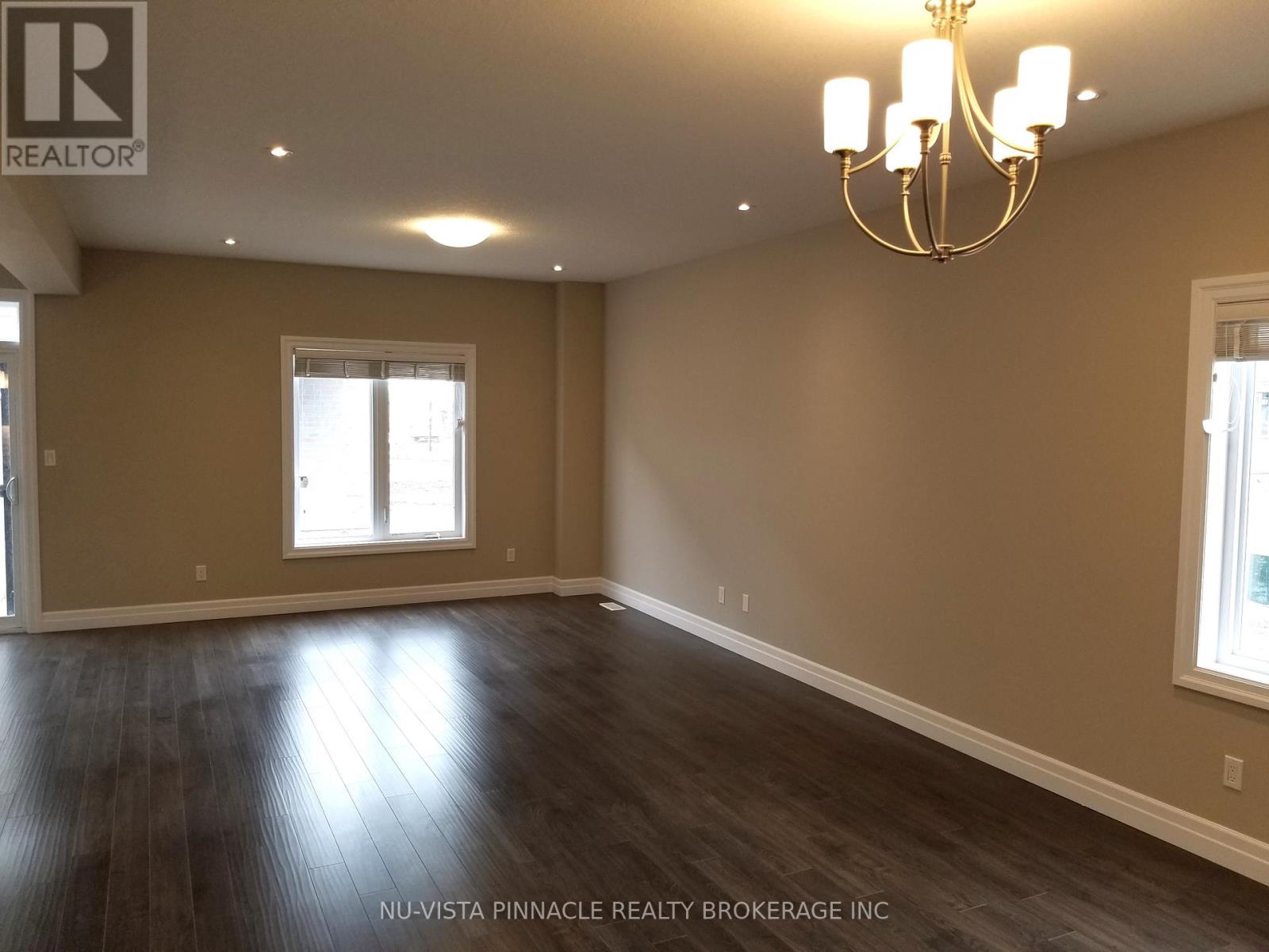 3074 TURNER CRESCENT - 4