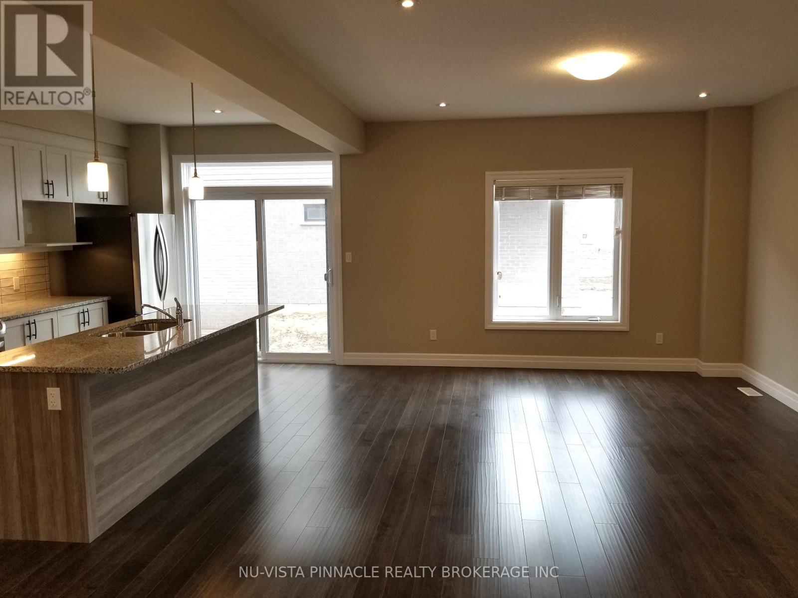 3074 TURNER CRESCENT - 6