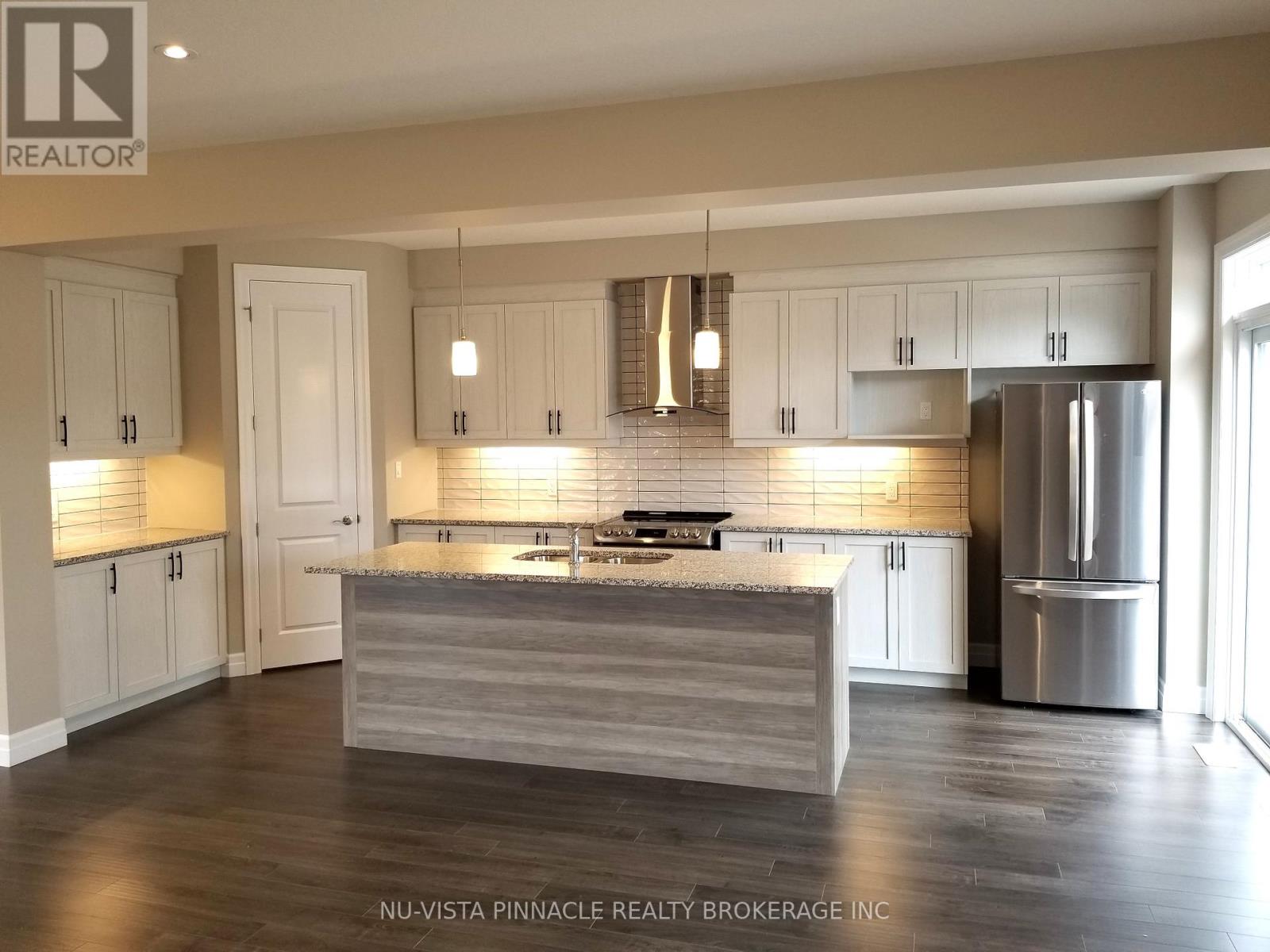 3074 TURNER CRESCENT - 8