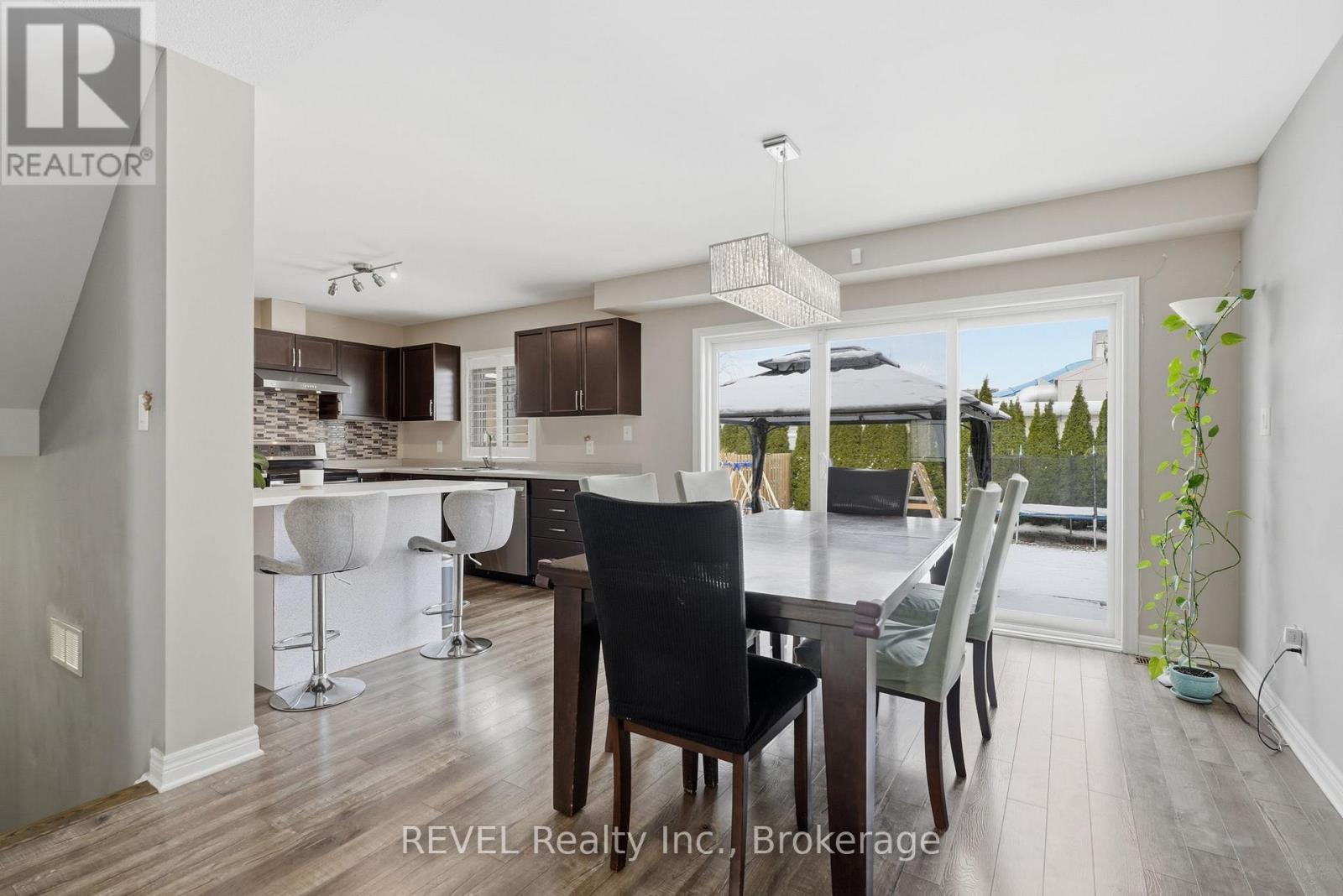 8553 JENNIFER CRESCENT - 12