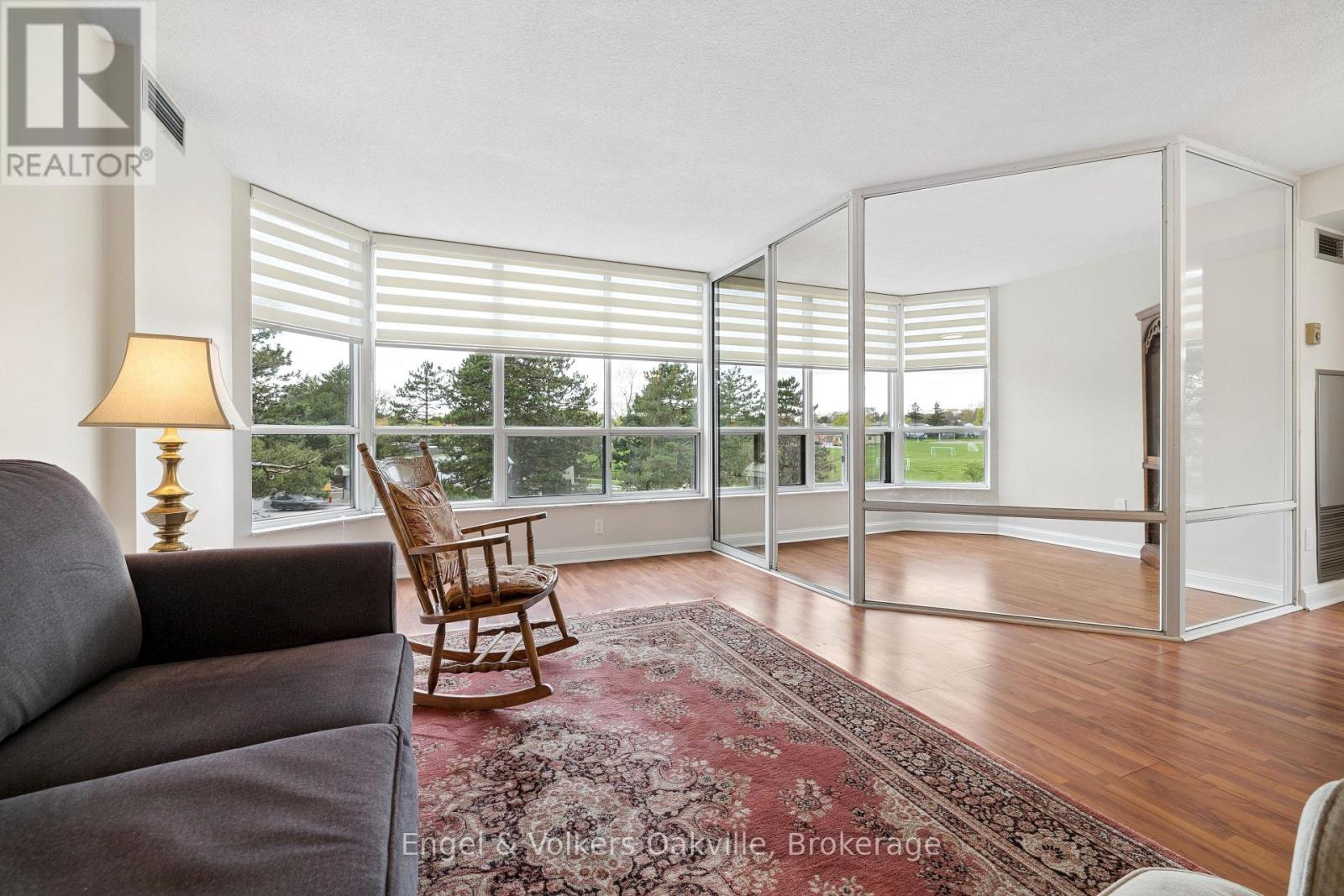 #201 22 HANOVER ROAD - 16