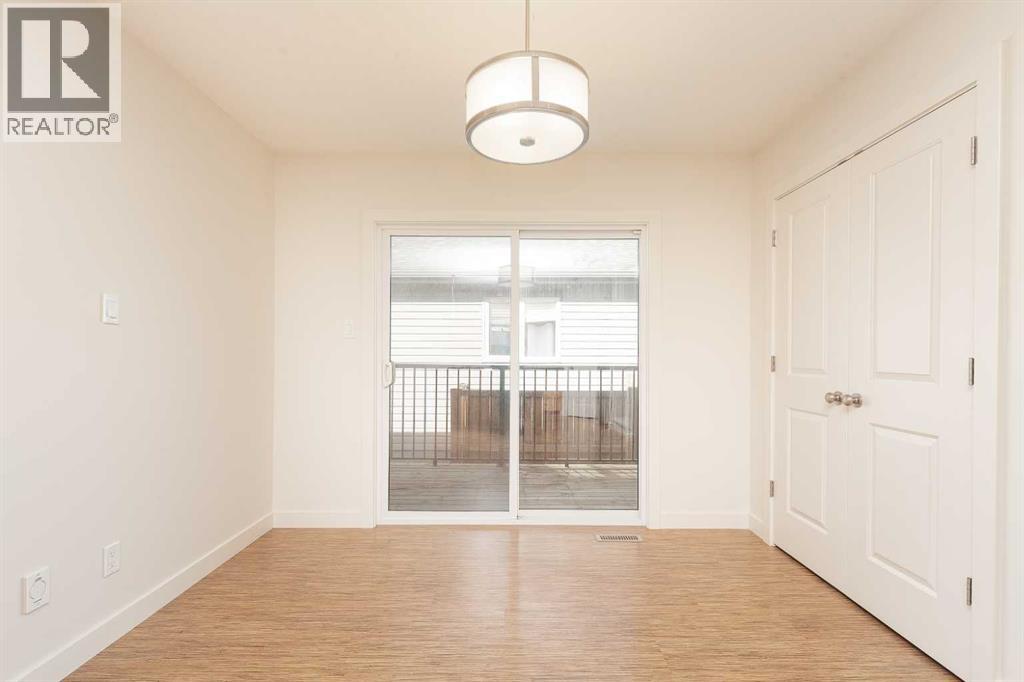 78 Sunridge Boulevard W - 11