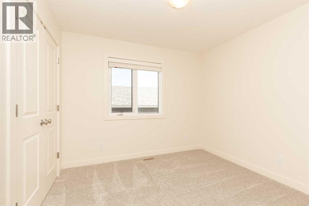 78 Sunridge Boulevard W - 15